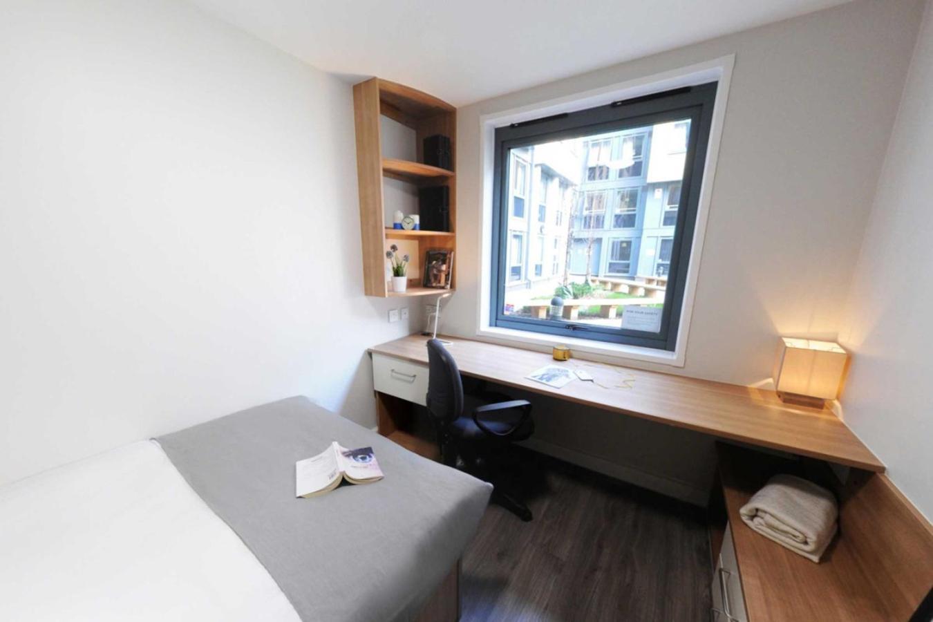 Apartment Student Only Gold Ensuite Mid Level At Chapter Islington London